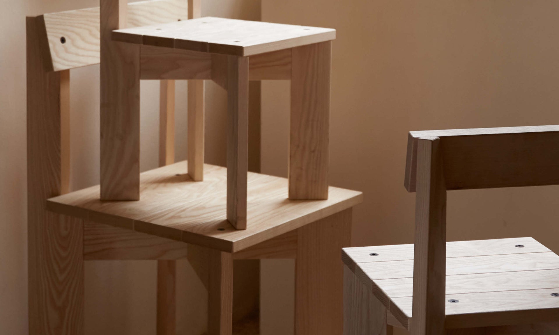 Bag om designet: Ark Chairs