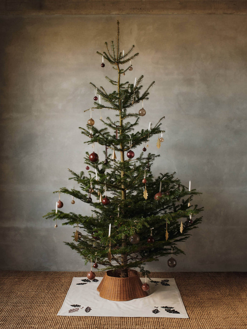 Oak Leaf Christmas Tree Holders - Set of 4 - Brass