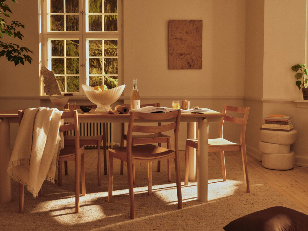 Atura Spisebord - Beige/Egetræsfiner – Ferm Living